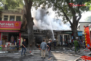 Hà Nội: Điều tra vụ cháy lớn tại nhà dân ở phố Lò Đúc