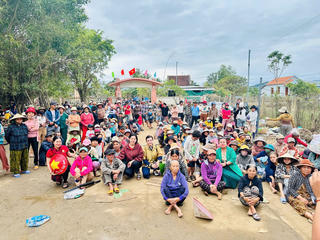 Trao tặng 2.000 phần quà và hơn 1 tỷ đồng hỗ trợ đồng bào miền Trung và Tây Nguyên