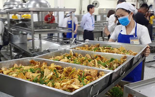 Lo ngại về an toàn bữa ăn học đường
