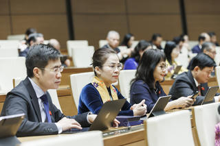 Quốc hội yêu cầu cải cách mạnh mẽ chế độ tiền lương
