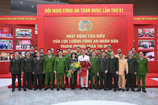 Đại tá Hồ Song Ân, Giám đốc Công an tỉnh Quảng Ngãi được thăng cấp bậc hàm Thiếu tướng