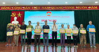 Chăm lo tết cho người yếu thế ở phường đông dân nhất Đà Nẵng