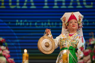 Hồn xưa Chầu văn ngân vang trong hơi thở đương đại