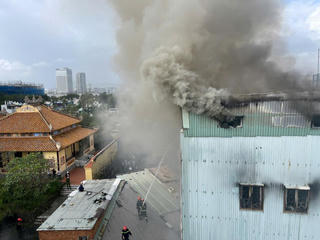 Đà Nẵng: Cháy cơ sở kinh doanh khung tranh, nhiều người bỏ chạy