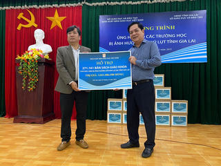 Nhà Xuất bản Giáo dục Việt Nam: Tiếp bước đến trường cho học sinh vùng lũ tỉnh Gia Lai