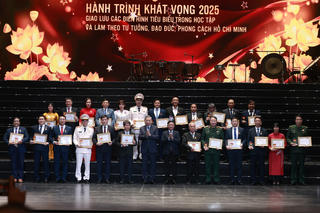 Tổng Bí thư Tô Lâm dự chương trình "Hồ Chí Minh - Hành trình khát vọng 2025"