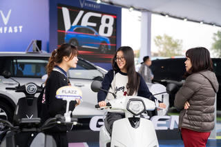 Khách hàng Việt ấn tượng với hệ sinh thái xanh toàn diện của VinFast tại Vietnam Mobility Show 2025