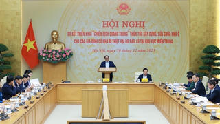 Thủ tướng chủ trì Hội nghị sơ kết triển khai xây nhà cho người dân bị thiệt hại do bão lũ