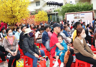 Tặng hơn 4.200 vé xe đưa sinh viên, người lao động khó khăn về quê đón Tết