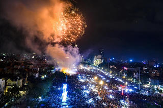Ninh Bình, Thanh Hóa rực rỡ pháo hoa chào mừng năm mới