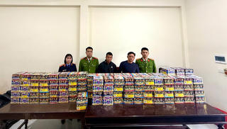 Nghệ An: Bắt giữ 2 đối tượng mua bán trái phép pháo nổ 