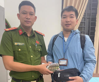 Đà Nẵng: Trả lại 100 triệu đồng cho hướng dẫn viên bỏ quên tại Bà Nà