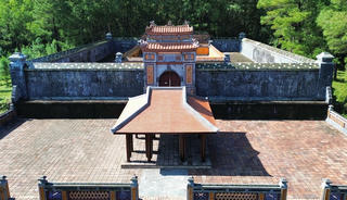 Không thể tùy tiện