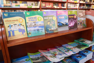 Các sách giáo khoa khác có bị loại bỏ khi dùng một bộ thống nhất?