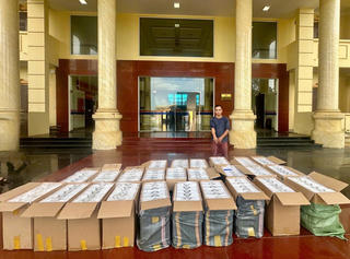 Quảng Trị: Bắt giữ xe ô tô vận chuyển 12.500 bao thuốc lá nhập lậu