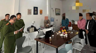 Tranh quyền lợi với người nghèo