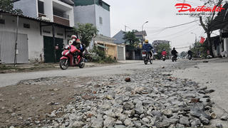 Nghệ An: Đường phố xuống cấp gây khó khăn cho phương tiện lưu thông