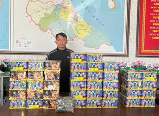 Hà Tĩnh: Bắt giữ đối tượng tàng trữ, buôn bán gần 70 kg pháo hoa nổ