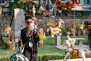 Độc đáo bộ tượng ngựa Tây Nguyên giữa lòng Văn Miếu đón Tết Bính Ngọ