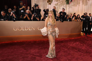 Màn trình diễn thảm đỏ ấn tượng tại Quả Cầu Vàng 2026
