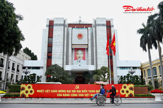 Hà Nội rực rỡ cờ hoa chào mừng Đại hội XIV của Đảng