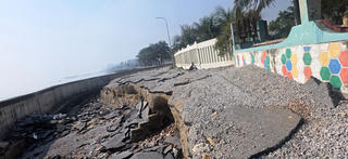 Thanh Hóa: Sạt lở đe dọa bờ biển Hải Tiến