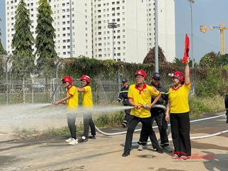 Hoạt động trải nghiệm “Một ngày làm chiến sĩ Cảnh sát phòng cháy, chữa cháy và cứu nạn, cứu hộ” tại phường Gia Định
