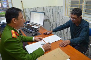 Làm rõ đối tượng đập phá xe ô tô hàng xóm tại Nghệ An