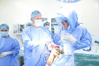 Phẫu thuật robot tiến gần chuẩn y học hiện đại