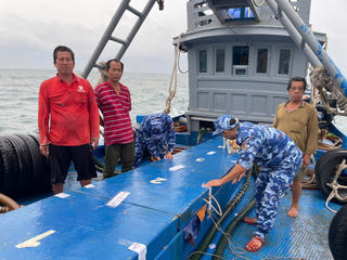 Cảnh sát biển bắt tàu chở 50.000 lít dầu DO trái phép gần bãi cạn Cà Mau