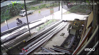 Không chấp hành hiệu lệnh, xe mô tô va chạm làm thượng úy CSGT bị thương