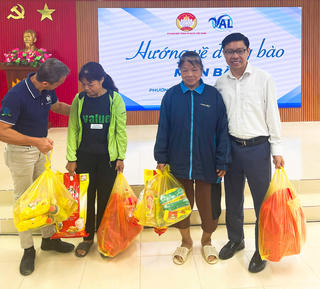 Cao Bằng huy động các nguồn lực chăm lo Tết cho gần 21.000 hộ nghèo