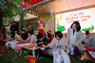 Thưởng Tết cho giáo viên 2026: Các trường tự tính toán, cân đối