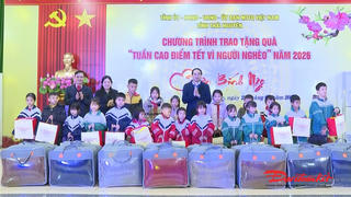 Lãnh đạo tỉnh Thái Nguyên thăm, tặng quà Tuần cao điểm Tết vì người nghèo