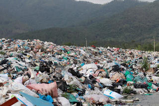Hà Tĩnh xử lý bãi rác quá tải ở Hồng Lộc