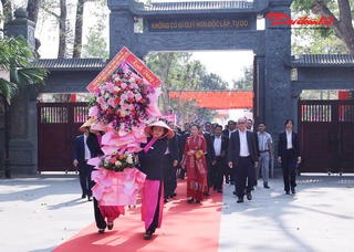 Đoàn đại biểu Hội nghị quốc tế Biên giới Việt Nam – Lào dâng hương tại Khu di tích Kim Liên