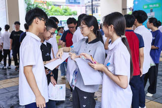 Môn thi thứ 3 vào lớp 10: Công bố sớm để giảm áp lực cho học sinh