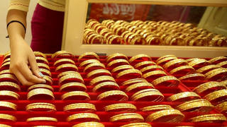 Đợt giảm sốc của giá vàng, bạc làm "bay hơi" 7.400 tỷ USD