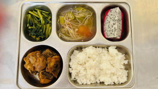 Nỗi lo bữa ăn bán trú