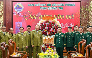 Đoàn công tác Lào thăm, chúc Tết Bộ đội Biên phòng tỉnh Quảng Trị