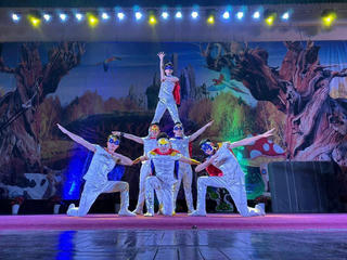 Sân khấu truyền thống trong cuộc cạnh tranh với giải trí hiện đại