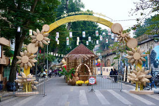 Chợ hoa xuân Phố Cổ 2026: Nhiều điểm mới, hấp dẫn thu hút người dân 