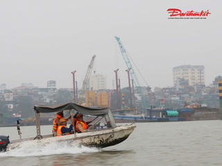 CSGT Hà Nội phân luồng giao thông đường thủy, bảo đảm an toàn các công trình thi công trên sông