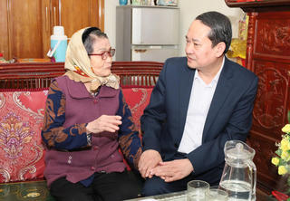 Ninh Bình: Chủ tịch Mặt trận thăm, tặng quà Tết các gia đình chính sách 