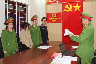 Nghệ An: Triệt phá cơ sở sản xuất hơn 60.000 lít giấm giả