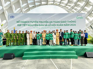 Đà Nẵng: Tặng 4.000 mũ bảo hiểm cho công nhân, người lao động, học sinh, sinh viên