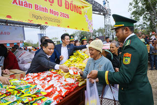 Tiếp thêm niềm tin cho bà con vùng biên dịp Xuân về