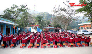 Trao tặng hơn 450 áo ấm cho học sinh vùng cao xã Chiêu Lưu