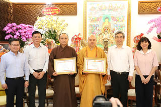 TP Hồ Chí Minh: Trao Bằng khen cho các vị Thượng toạ có nhiều đóng góp cho thành phố
