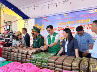 Đà Nẵng: Hoiana trao 500 phần quà Tết cho người dân ven biển 